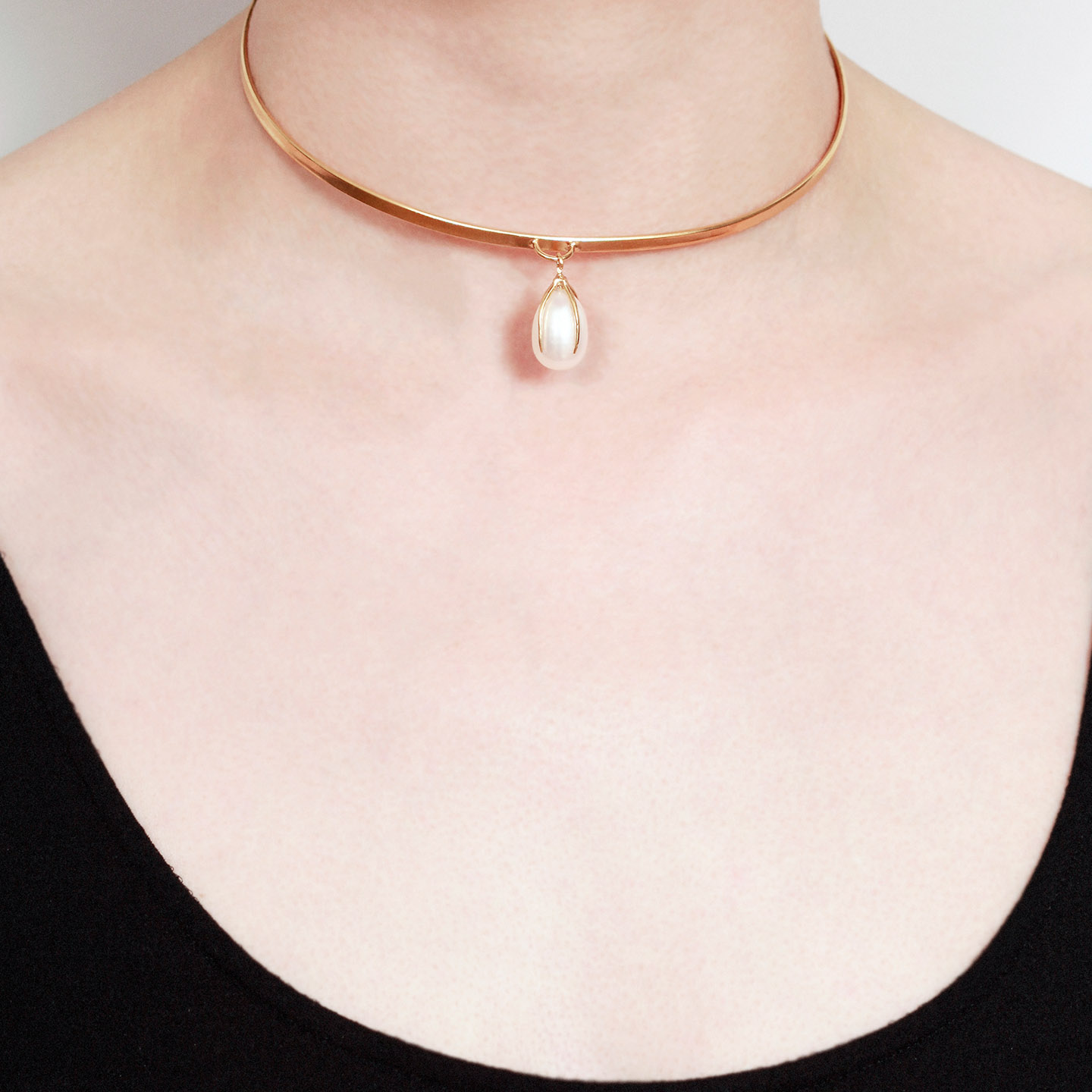 necklace pearl drop choker a