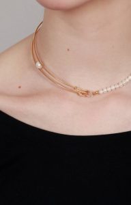 Safety pin pearl choker