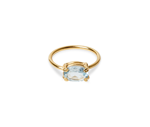 Gold ring with an oval blue topaz