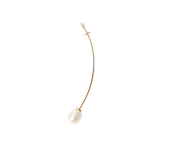 Long gold earring with pearls