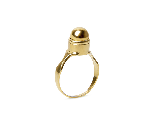 Gold round signet ring