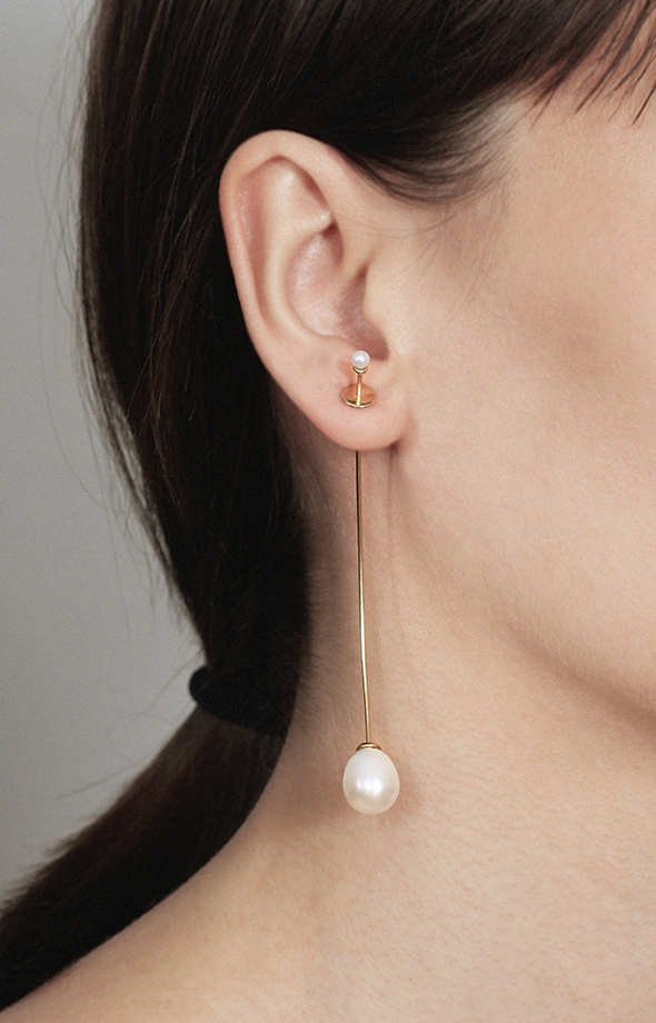 Long gold earring with pearls