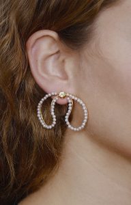 Mismatched pearls bow earrings