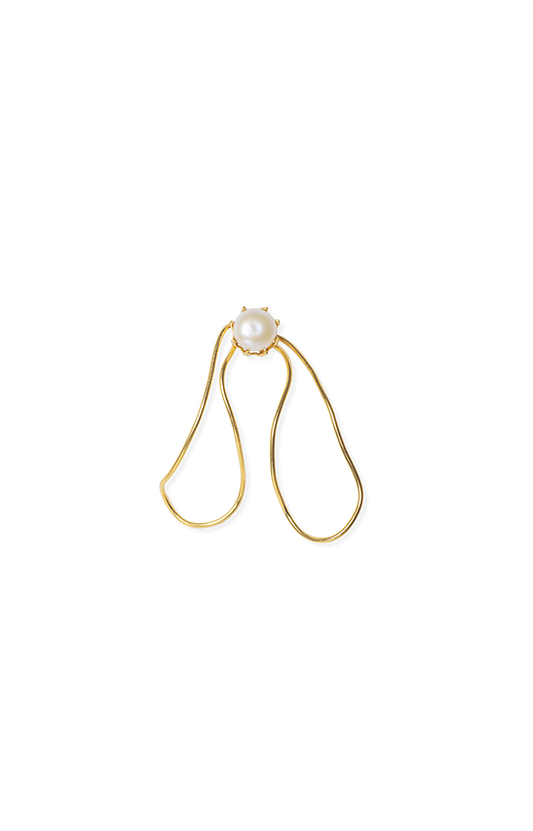 Pearl bow earring