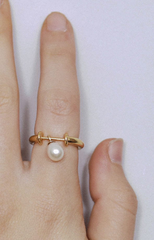 Gold Ring with a fresh water pearl