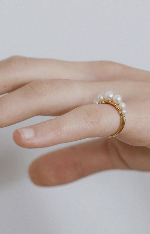 Pearls gold ring